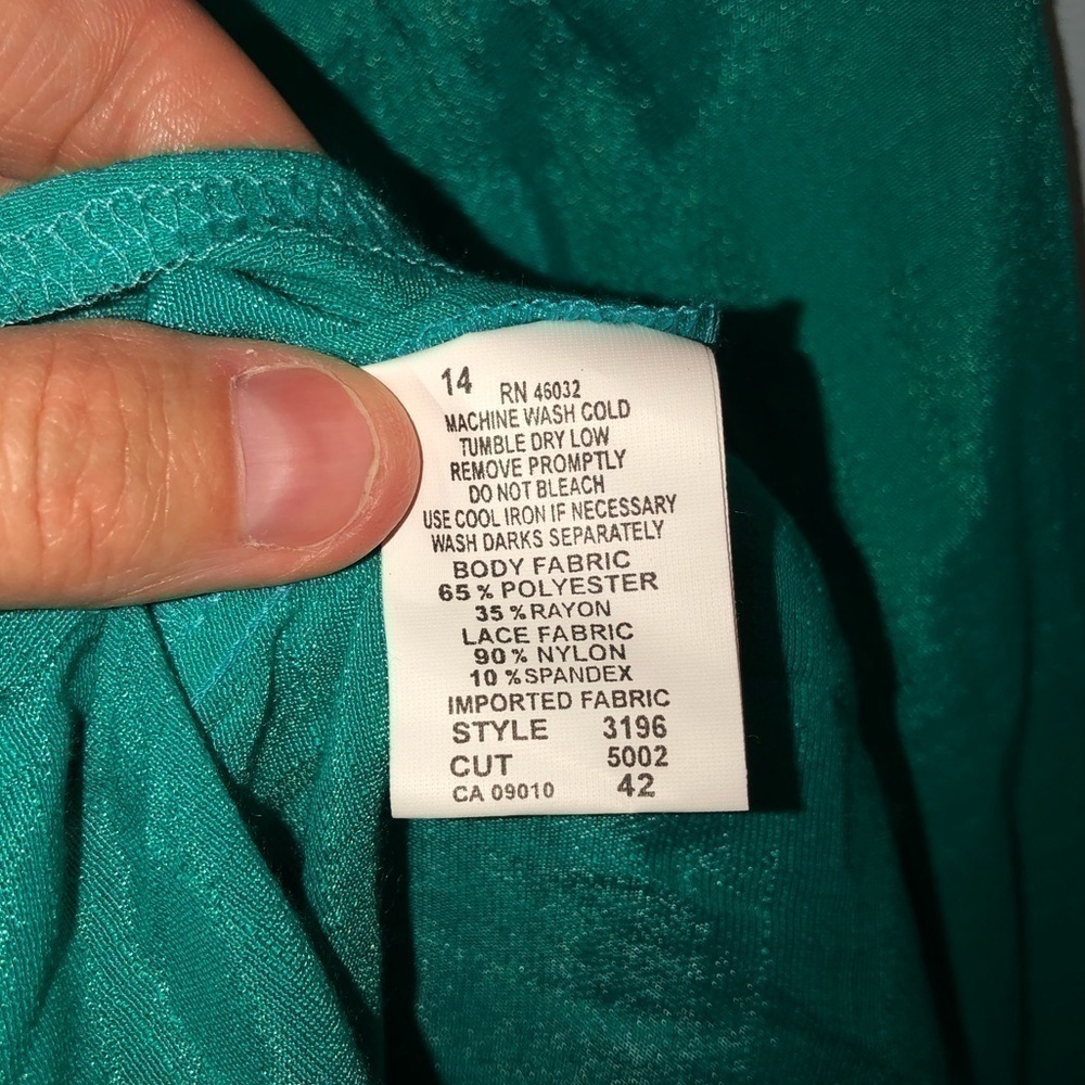 N Touch size medium green top 3/4 sleeve. Lace accents on front - Picture 4 of 9